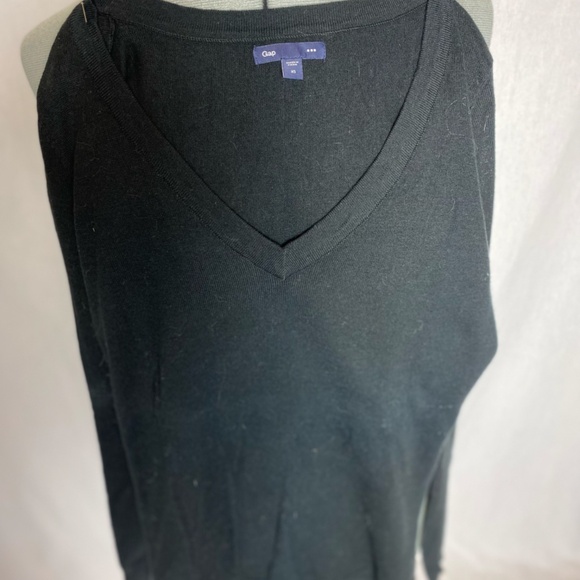 Gap V-neck light weight long sleeved black sweater - Picture 10 of 10
